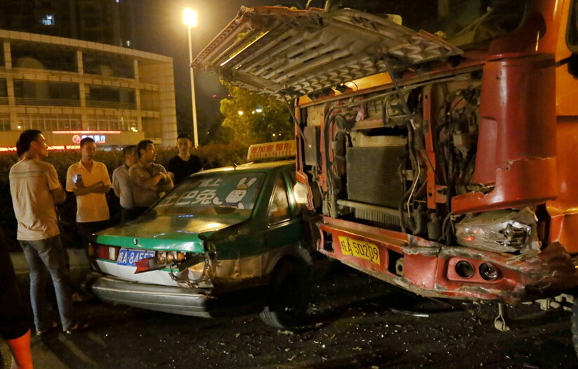 安徽合肥發(fā)生事故 機械千斤頂救急